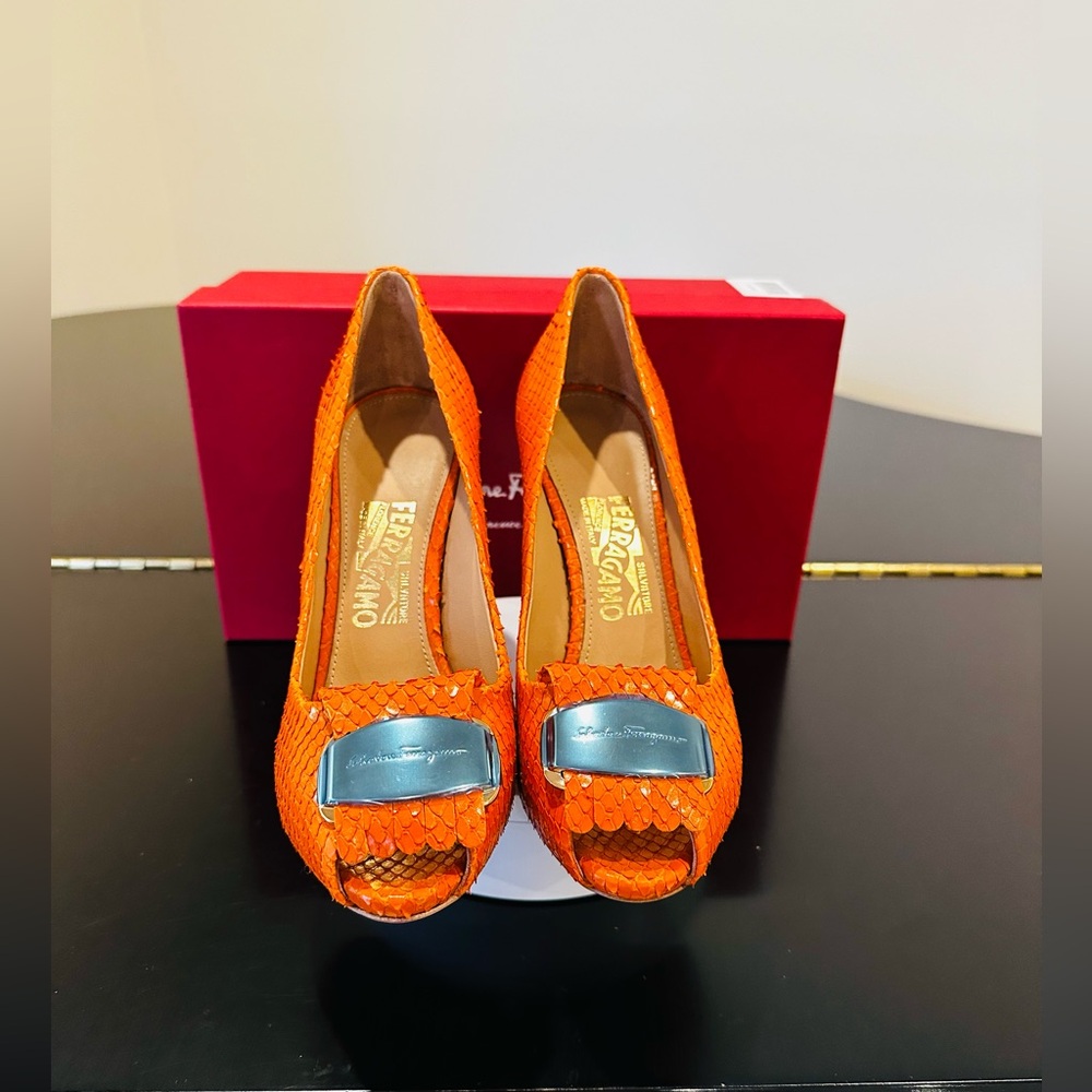 NWT Luxury Classic Chic RARE Authentic Salvatore Ferragamo Orange Python Pumps - Picture 5 of 17